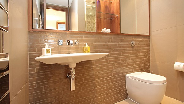 13TarnbrookCrtChelseaFamilyShowerRm