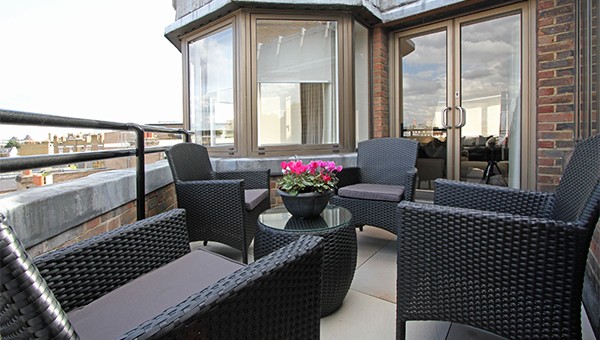 14TarnbrookCrtChelseaBalcony1